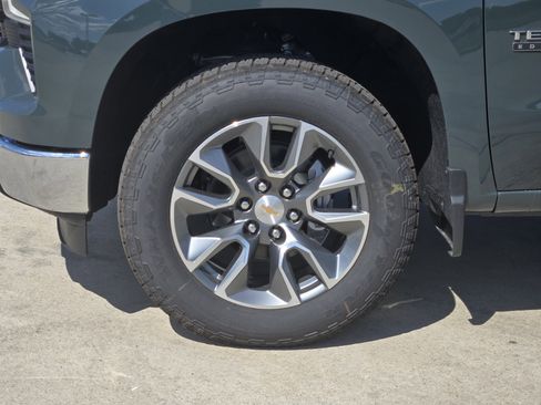 New 2025 Chevrolet Silverado 1500 LT w/ Z71 Off-Road Package image 9