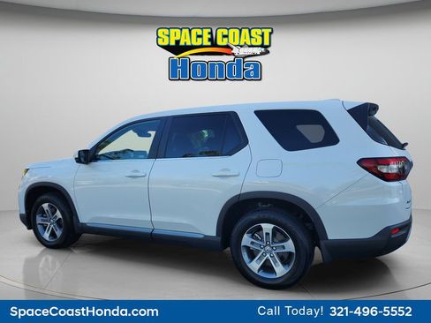 Certified 2025 Honda Pilot EX-L image 11