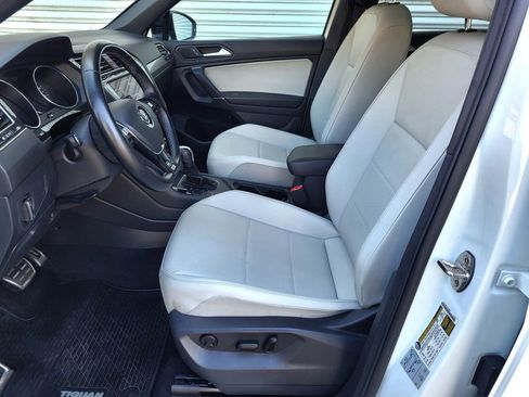 Used 2020 Volkswagen Tiguan SE R-Line image 18
