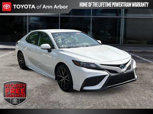 Used 2024 Toyota Camry SE FWD image 1