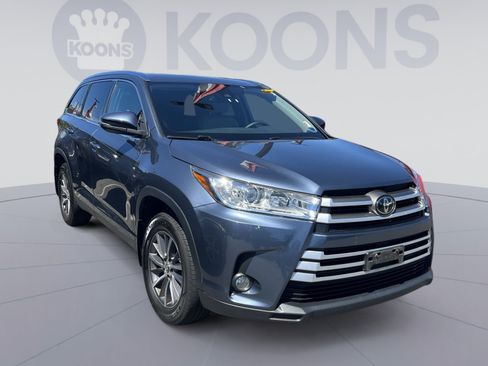 Used 2019 Toyota Highlander XLE w/ Carpet Mat Package (TMS) AWD/4WD image 5