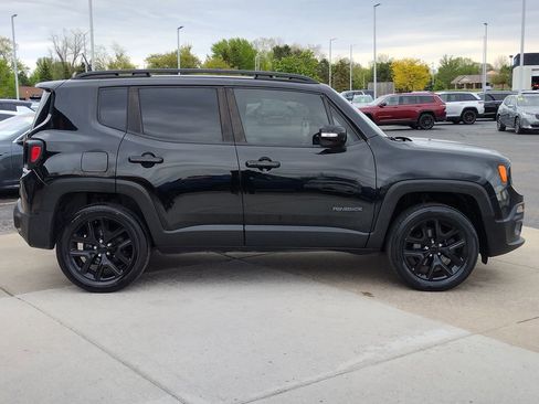 Used 2017 Jeep Renegade Altitude AWD/4WD image 4