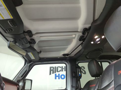 Used 2022 Jeep Gladiator Rubicon image 16