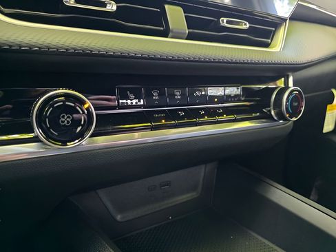 New 2026 Chevrolet Equinox LT w/ Safety and Technology Package FWD image 22