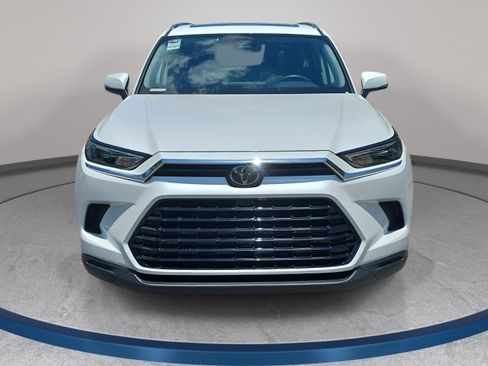 Used 2024 Toyota Grand Highlander AWD image 2