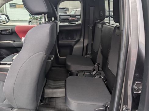Certified 2022 Toyota Tacoma SR5 AWD/4WD image 15