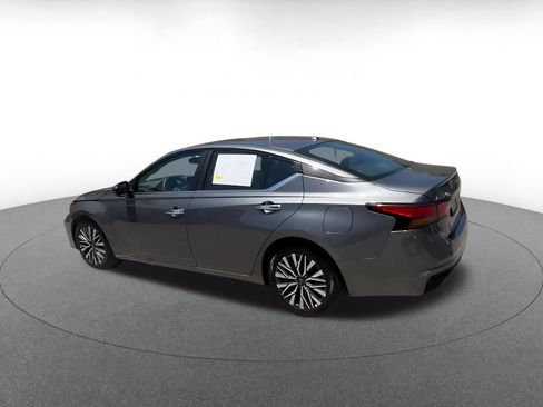 Used 2025 Nissan Altima 2.5 SV FWD image 10