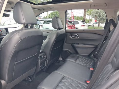 Used 2022 Nissan Rogue Platinum w/ Head-Up Display Package FWD image 8