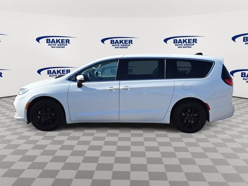 Used 2023 Chrysler Pacifica Touring-L FWD image 7