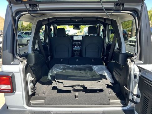 Used 2024 Jeep Wrangler Sport S image 17