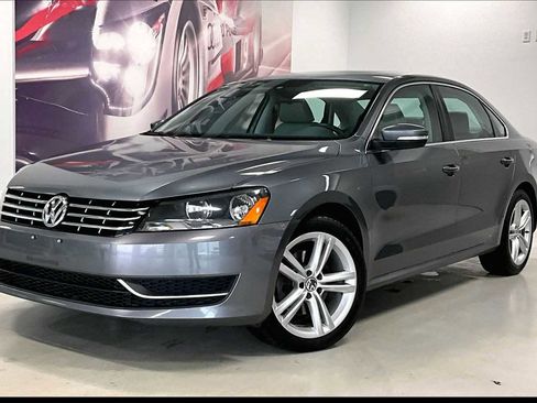 Used 2014 Volkswagen Passat TDI SE image 1