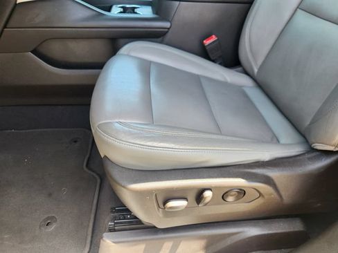 Used 2021 Chevrolet Suburban LT RWD image 19