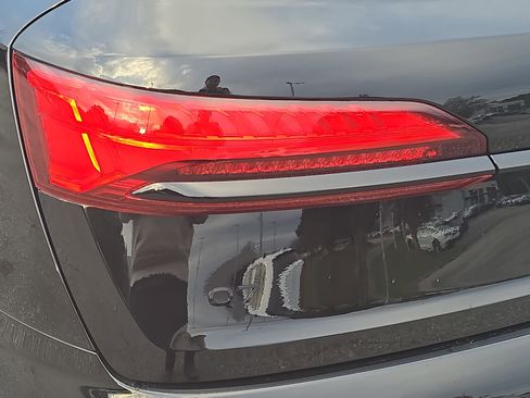 Used 2025 Audi Q7 2.0T Premium w/ Convenience Plus Package image 38