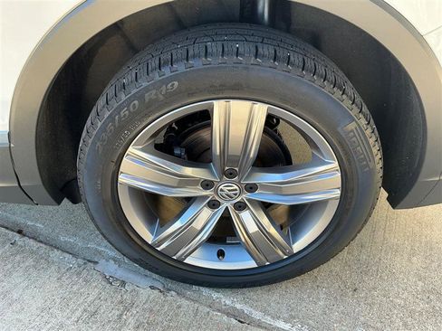 Used 2021 Volkswagen Tiguan SEL image 23