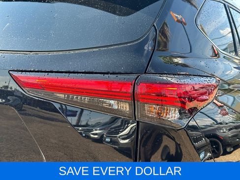 Used 2023 Toyota Highlander L FWD image 6