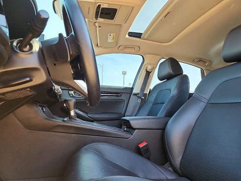 Used 2022 Honda Civic Touring image 11