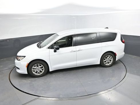 Used 2024 Chrysler Voyager LX FWD image 40