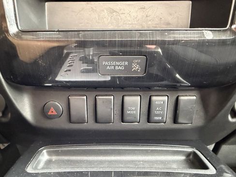 Used 2013 Nissan Titan SV w/ SV Value Truck Pkg image 28