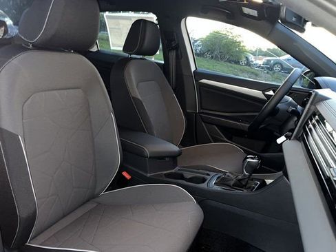 Used 2025 Volkswagen Jetta Sport image 19