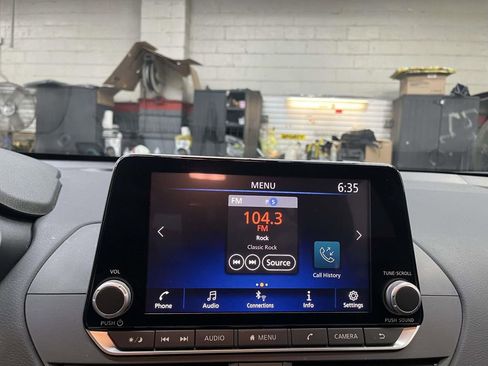 Used 2025 Nissan Altima 2.5 S FWD image 17