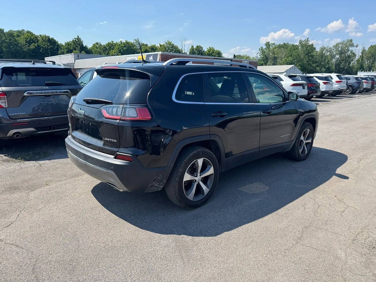 Used 2021 Jeep Cherokee Limited w/ Mopar Interior Package AWD/4WD image 3