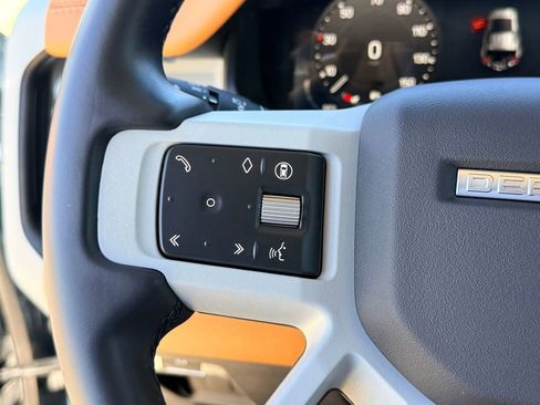 Used 2024 Land Rover Defender 110 SE image 29