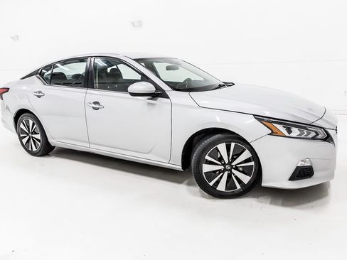 Used 2021 Nissan Altima 2.5 SV FWD image 7