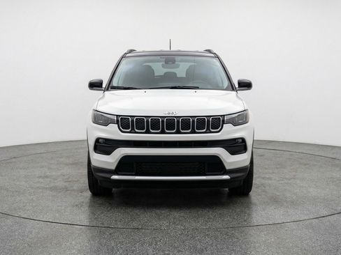 Used 2025 Jeep Compass Limited AWD/4WD image 2
