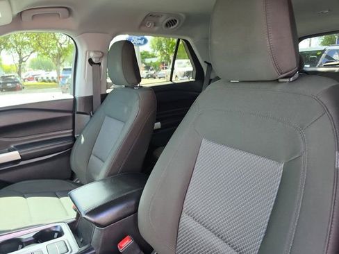 Certified 2022 Ford Explorer XLT RWD image 21