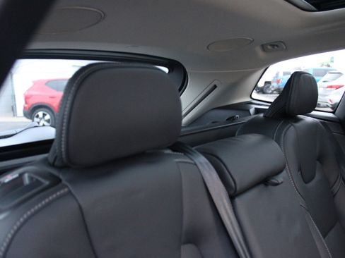 New 2026 Volvo XC60 B5 Ultra w/ Climate Package image 38