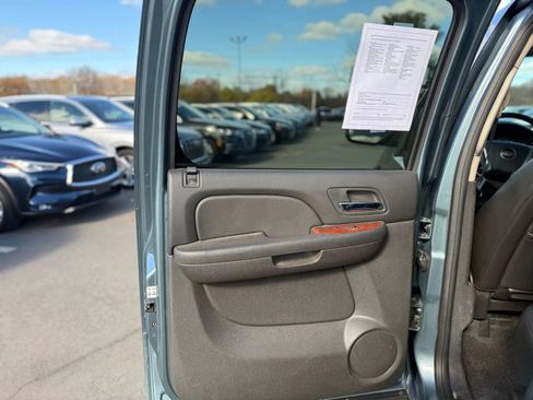 Used 2011 Chevrolet Avalanche LTZ image 9