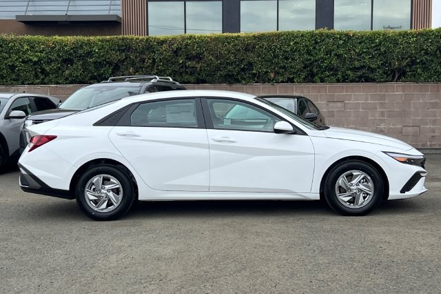 New 2026 Hyundai Elantra SE FWD image 5