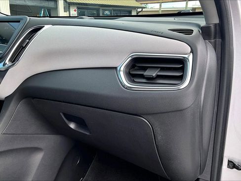 Used 2021 Chevrolet Equinox LT FWD image 16