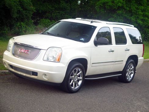 Used 2009 GMC Yukon Denali AWD/4WD image 18