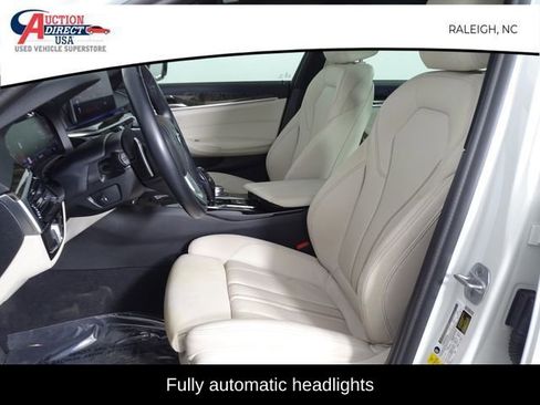 Used 2021 BMW 540i w/ Premium Package image 12