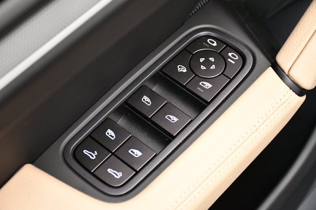 Certified 2026 Porsche Cayenne Coupe AWD/4WD image 40