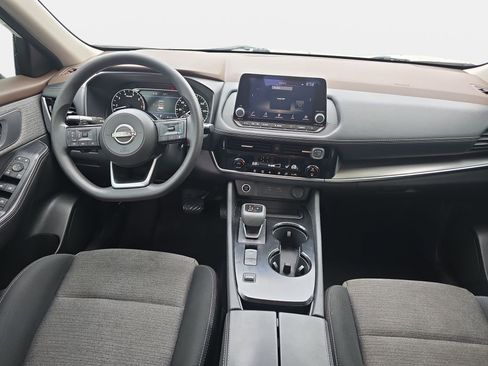 Used 2023 Nissan Rogue SV FWD image 9