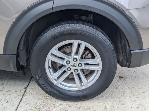 Used 2021 Ford Explorer XLT image 17