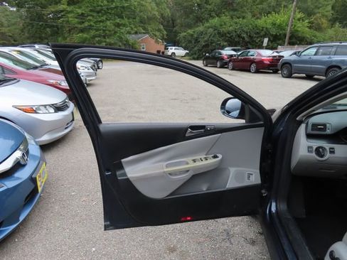 Used 2007 Volkswagen Passat 2.0T image 14
