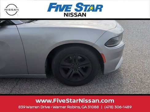 Used 2015 Dodge Charger SE RWD image 18