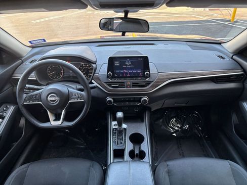 Used 2025 Nissan Altima 2.5 SV image 33