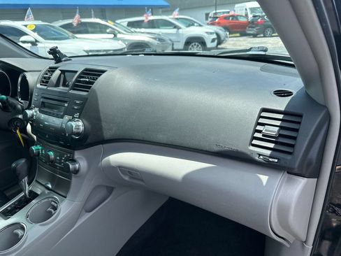 Used 2011 Toyota Highlander 4WD w/ Tow Pkg image 32
