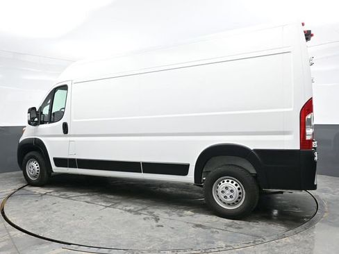 Used 2024 RAM ProMaster 2500 w/ Convenience Group FWD image 4