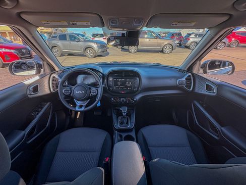 Used 2025 Kia Soul LX FWD image 22