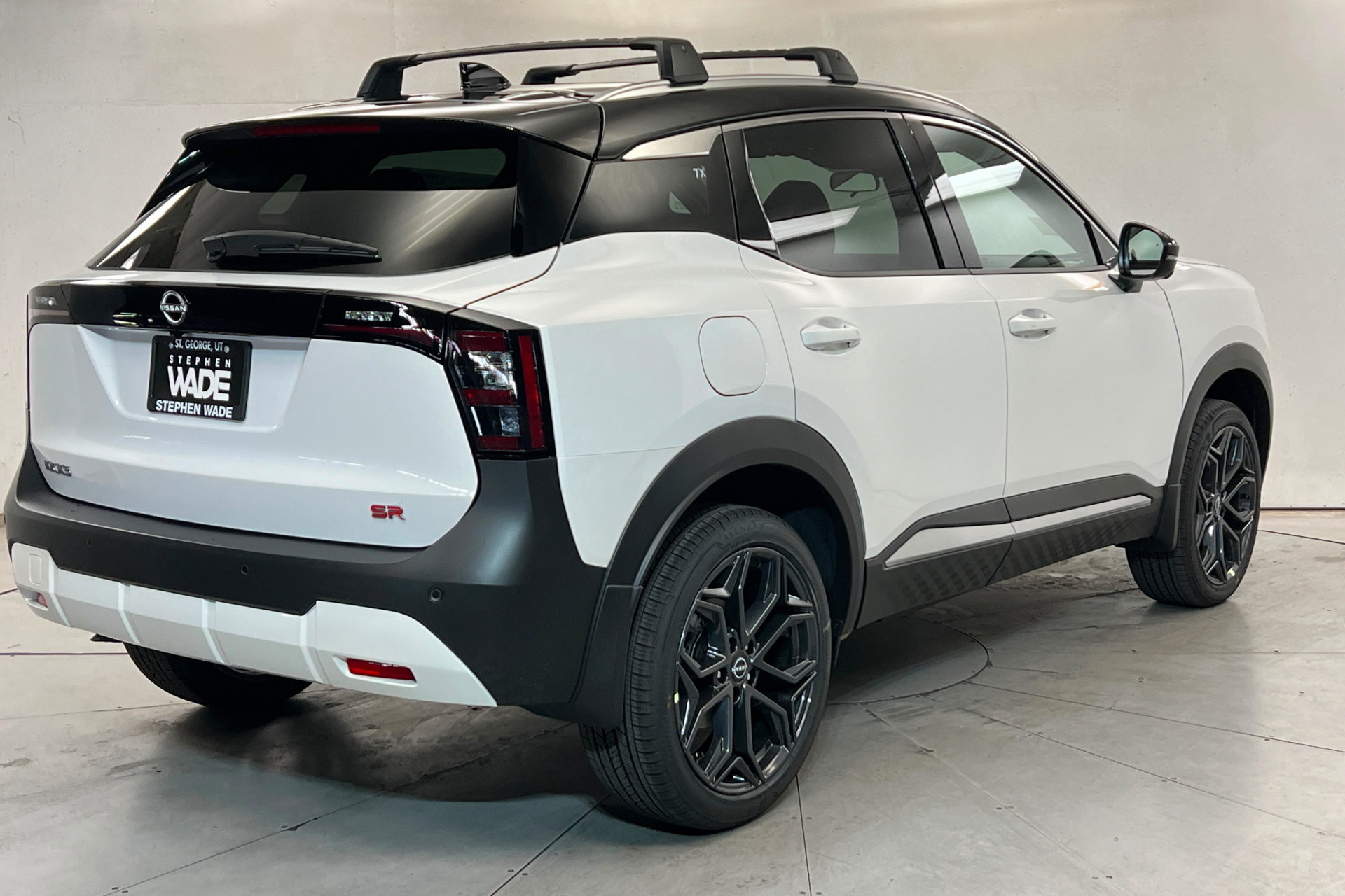 New 2026 Nissan Kicks SR w/ Cold Weather Package FWD image 5