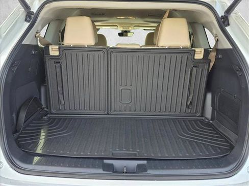 Used 2023 Toyota Highlander Limited FWD image 6
