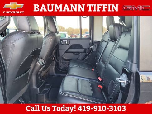 Used 2018 Jeep Wrangler Unlimited Sahara AWD/4WD image 15