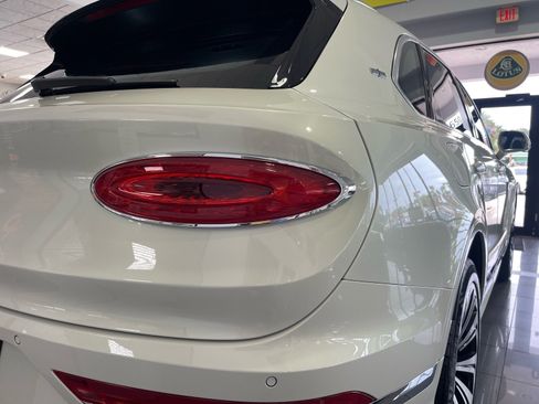 Used 2022 Bentley Bentayga AWD/4WD image 19