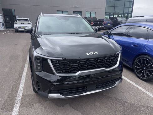 Used 2025 Kia Sorento EX w/ EX Panoramic Sunroof Package image 6