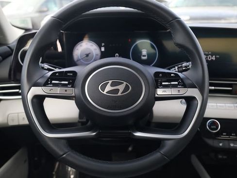 Certified 2025 Hyundai Elantra Limited image 12